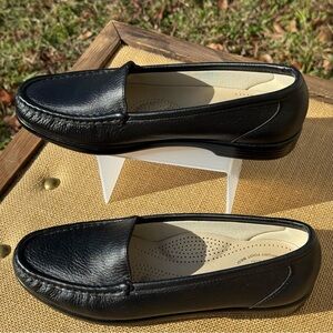 SAS Simplify Women’s Black Leather Slip-on Loafers Size 8.5N